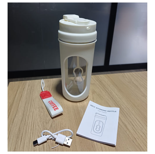 Vaso mezclador eléctrico recargable con los accesorios visibles en la imagen.